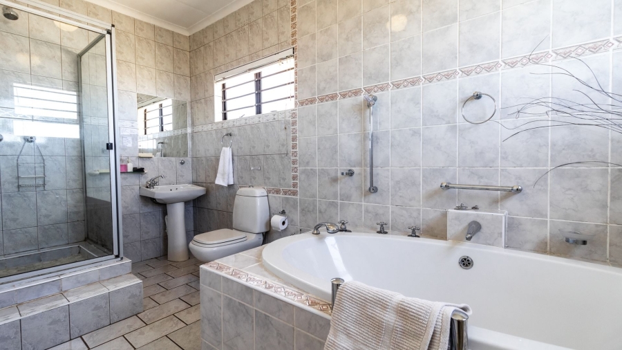 8 Bedroom Property for Sale in Country Club Western Cape